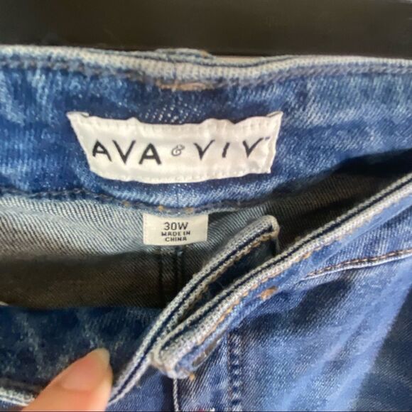 Ava & Viv Women’s Plus Size Medium Wash Folded Hem Denim Shorts - Picture 2 of 4